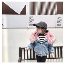 Φόρτωση εικόνας στο εργαλείο προβολής Συλλογής, Παιδικό τζιν μπουφάν με χνουδωτό γούνινο
