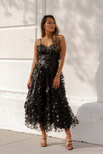 Φόρτωση εικόνας στο εργαλείο προβολής Συλλογής, Μίντι φόρεμα από τούλι με κορδόνια πλάτη σε τούλι με απλικέ πεταλούδα
